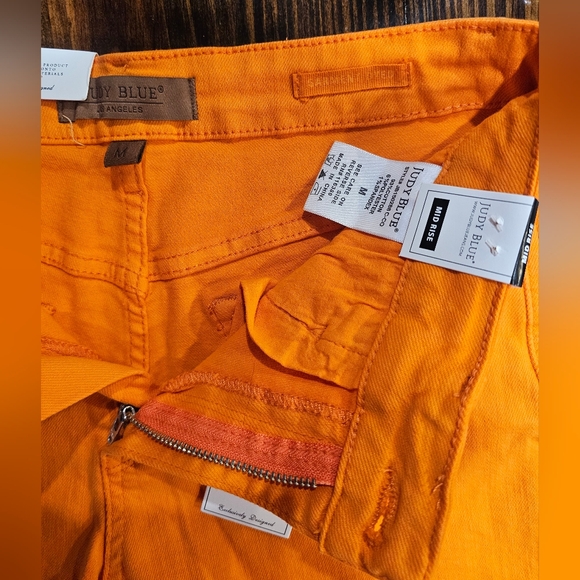 Judy Blue M Shorts NWT - Picture 2 of 3